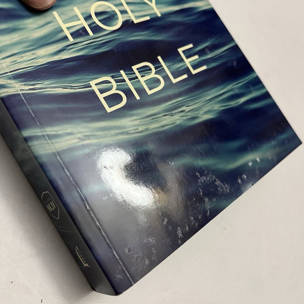NKJV New King James Version Bible Paperback Thomas Nelson - Picture 9 of 9